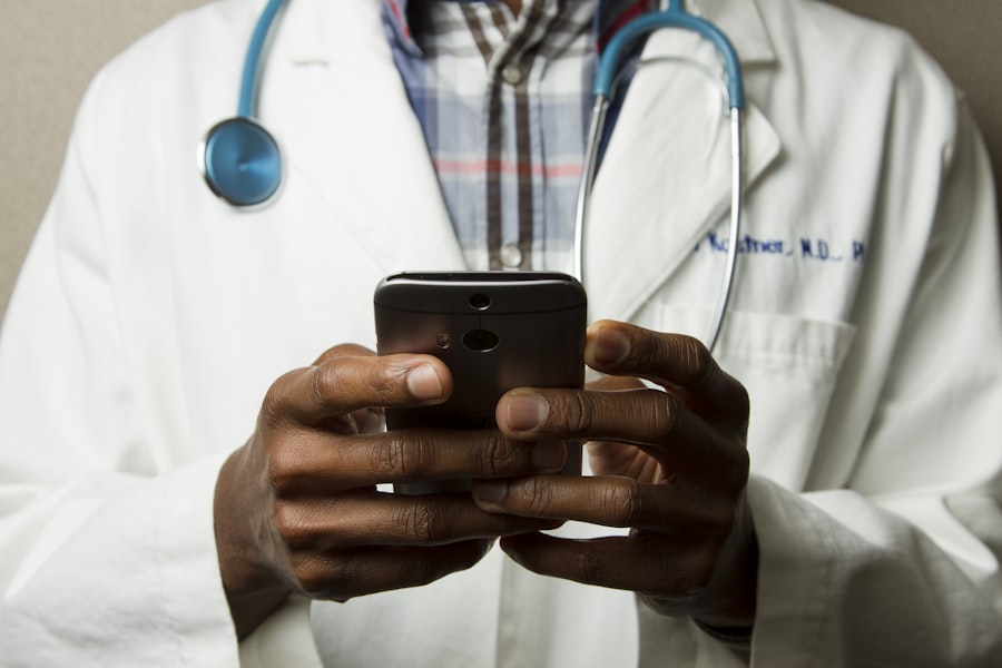 Consulta profesional de salud con seguimiento digital del paciente